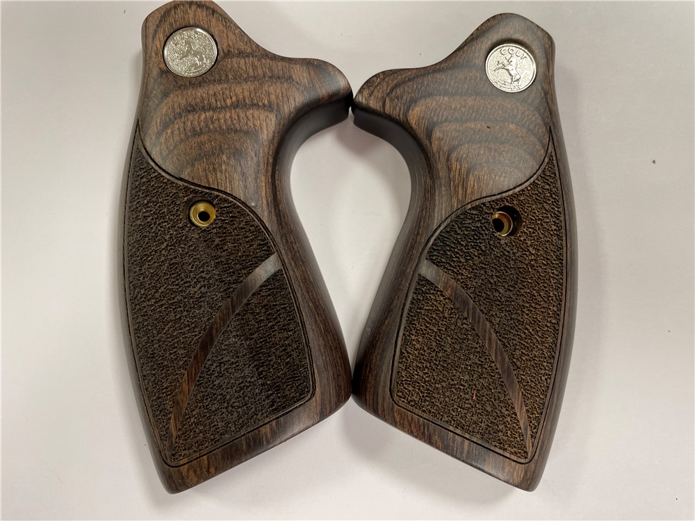 Altamont Wood Grips Colt Cobra 2017 Super Walnut Stipple Lic Pistol Grips At 9715